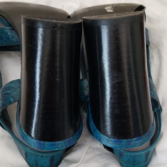 Blue heals - Picture 3 of 7